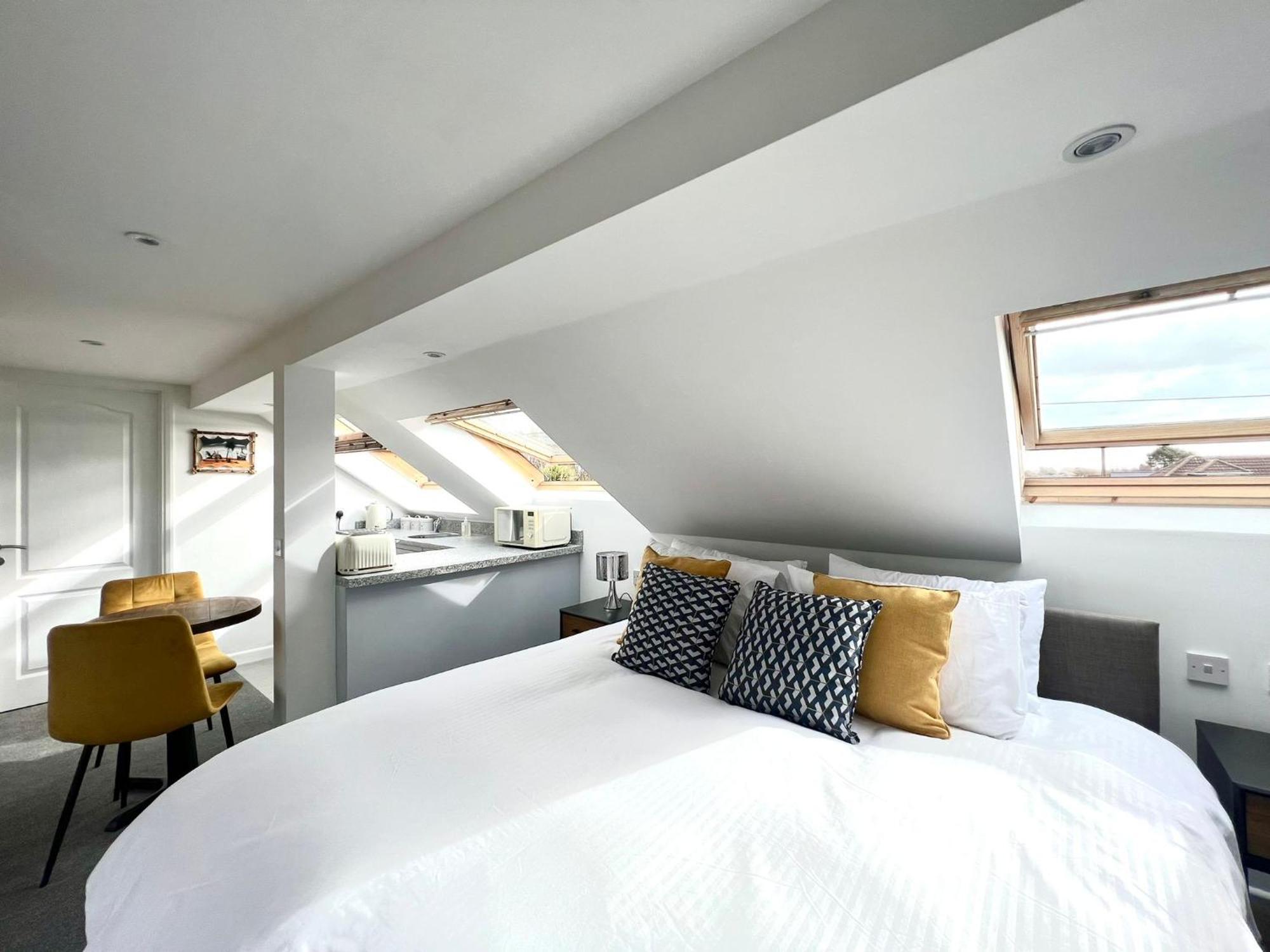 Seascape - Stylish Modern Apartment Бартон-он-Си Экстерьер фото